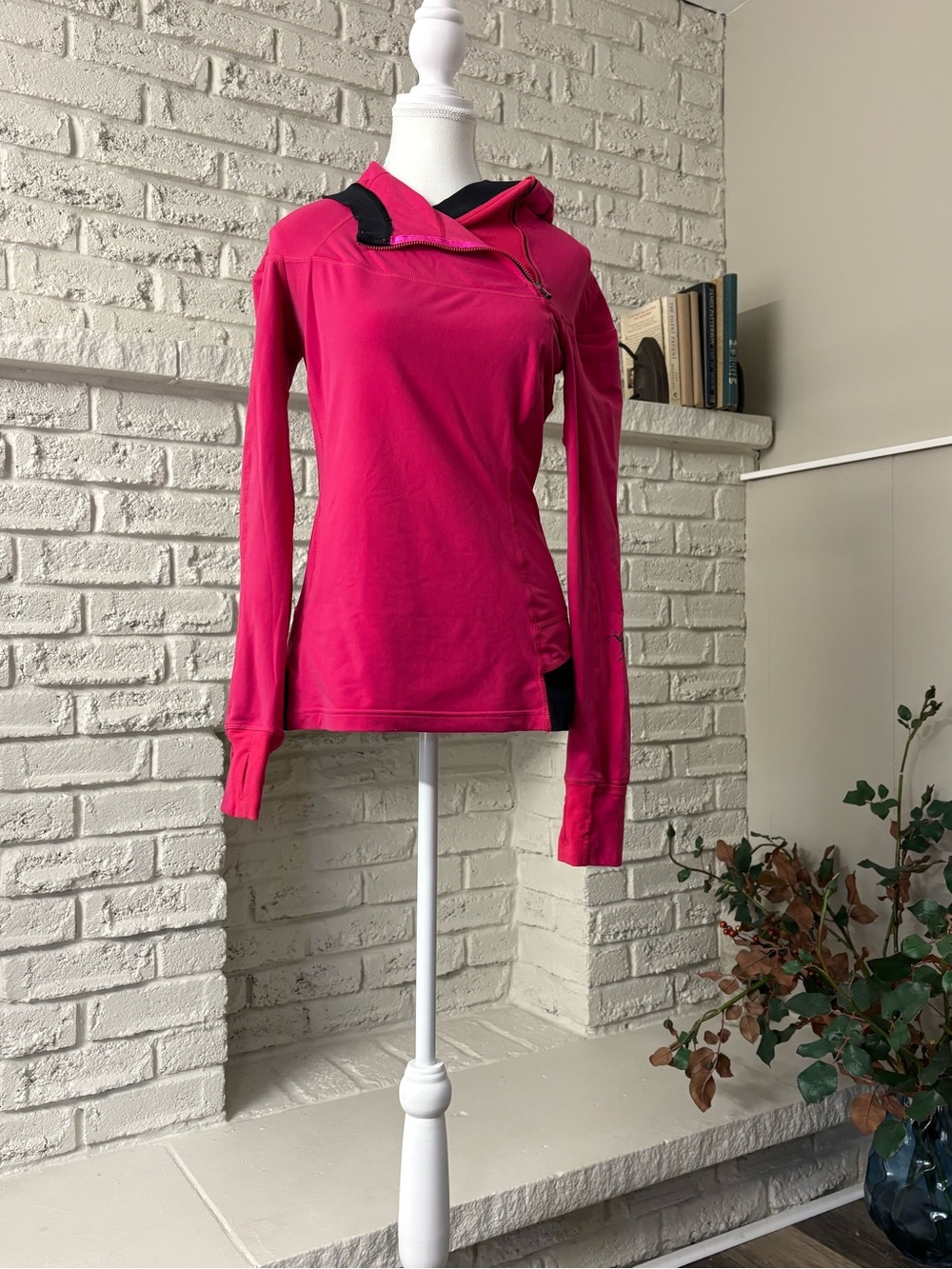 Lululemon Run Spirit Pullover Hoodie Pink Fruity Tootie Black Size 6